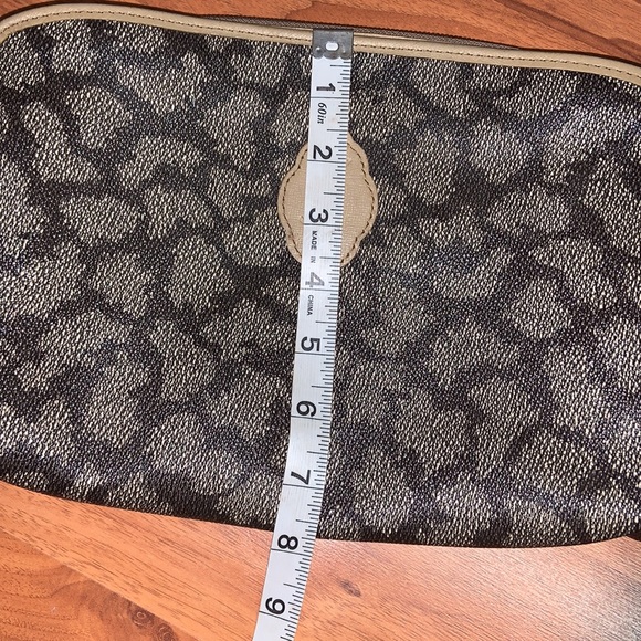 Vintage Authentic YSL Giraffe Print Clutch - Picture 4 of 16